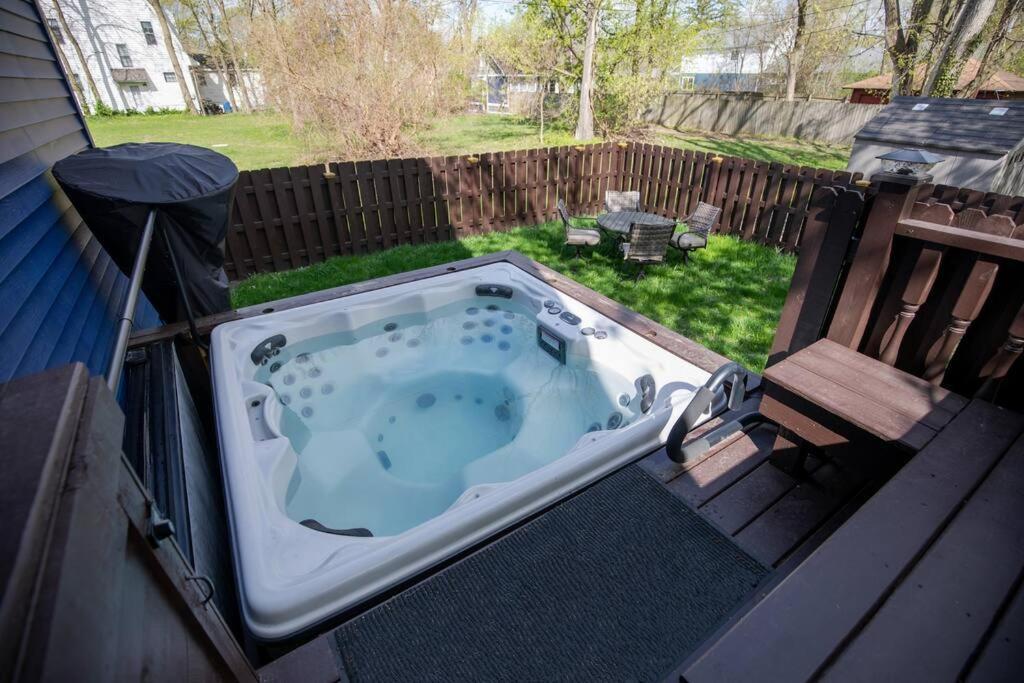 Willa Walk To Nd, Hot Tub, Lux Kitchen, Pet Friendly South Bend Zewnętrze zdjęcie